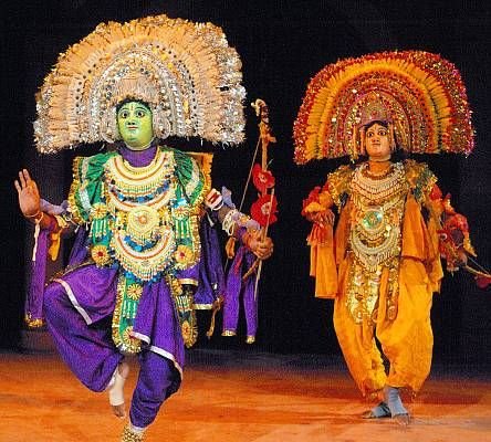 Chau dance is a tradition from eastern India that enacts episodes from epics including the Mahabharata and Ramayana, local folklore and abstract themes. Its three distinct styles hail from the regions of Seraikella, Purulia and Mayurbhanj, the first two using masks.