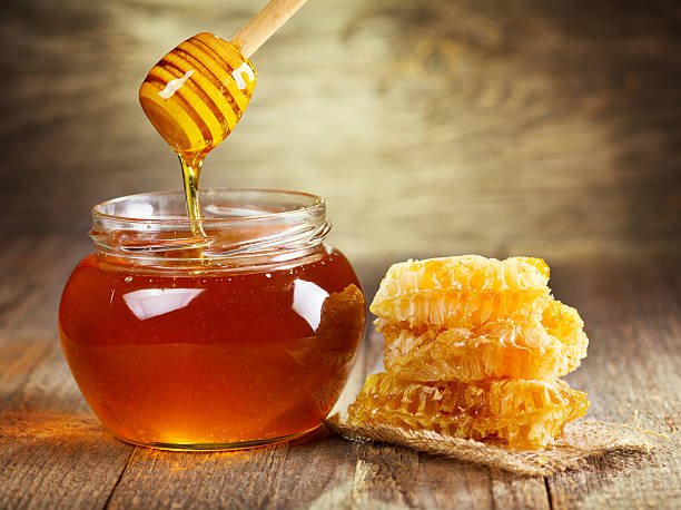 honey jar on a wodden table