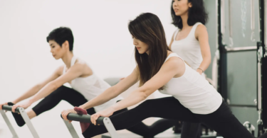 How Do Pilates Reformer Classes Differ From Mat Classes?